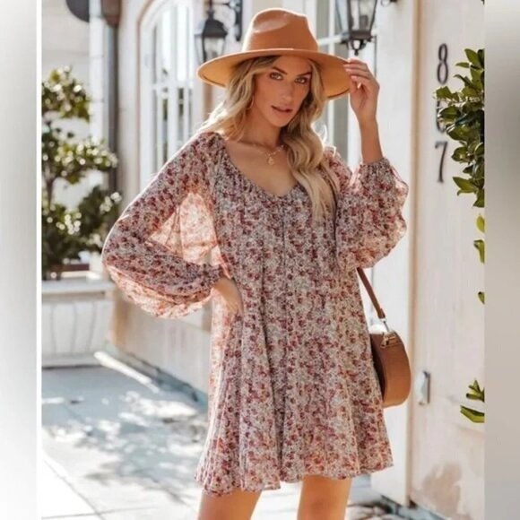 Storia Dresses & Skirts - Storia Floral Mini Dress in Pink and Cream